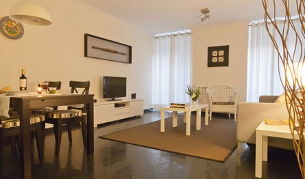 Local Accommodation Apartments Long Term T2 Portugal Lisbon King D Dinis House Living Room Pateodasbuganvilias