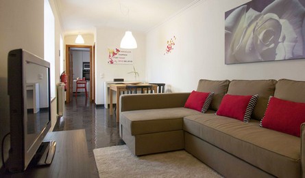Local Accommodation Apartments Turisticos T1 Portugal Lisbon Queen Santa Isabel Living Room Pateodasbuganvilias
